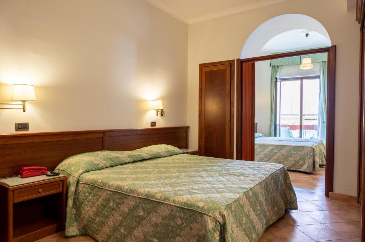 Hotel Montana SantʼAgata sui Due Golfi Extérieur photo