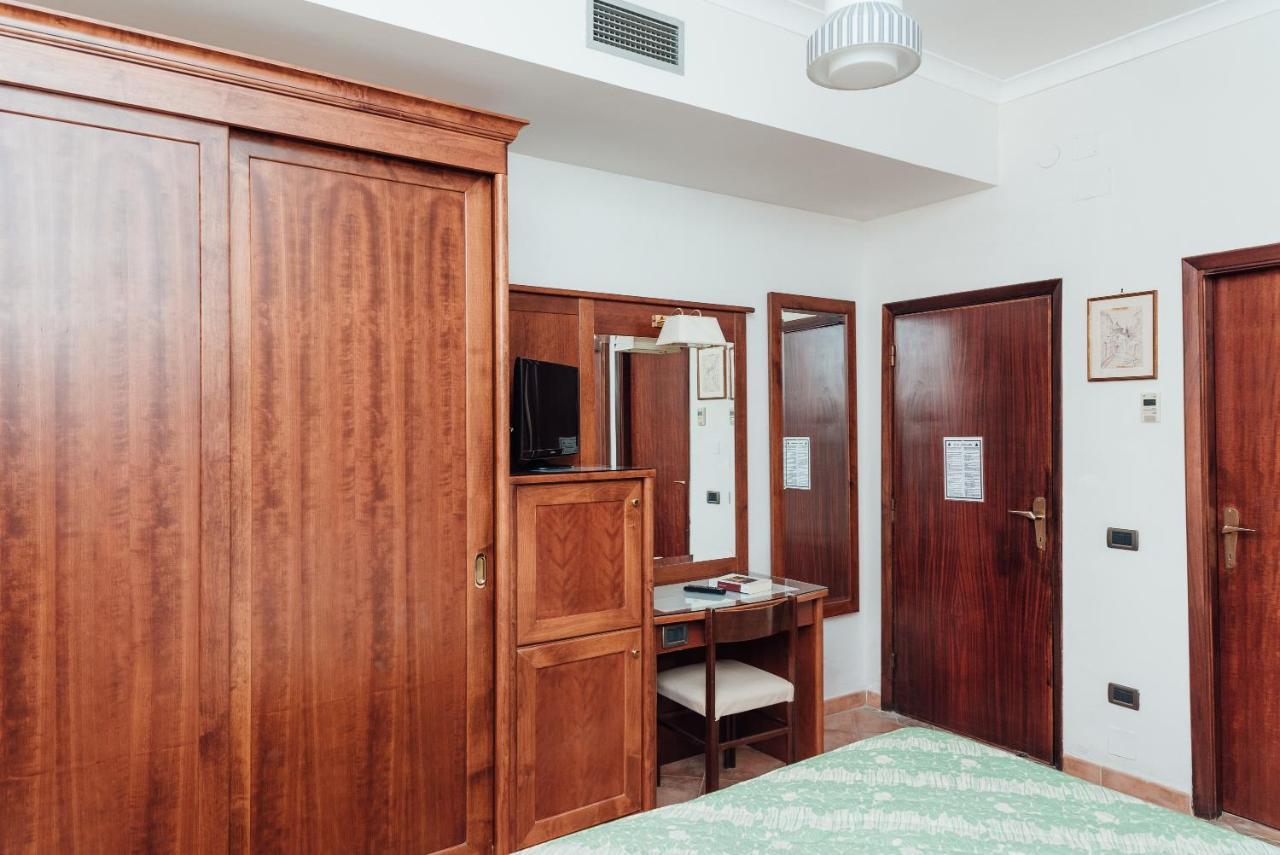 Hotel Montana SantʼAgata sui Due Golfi Extérieur photo