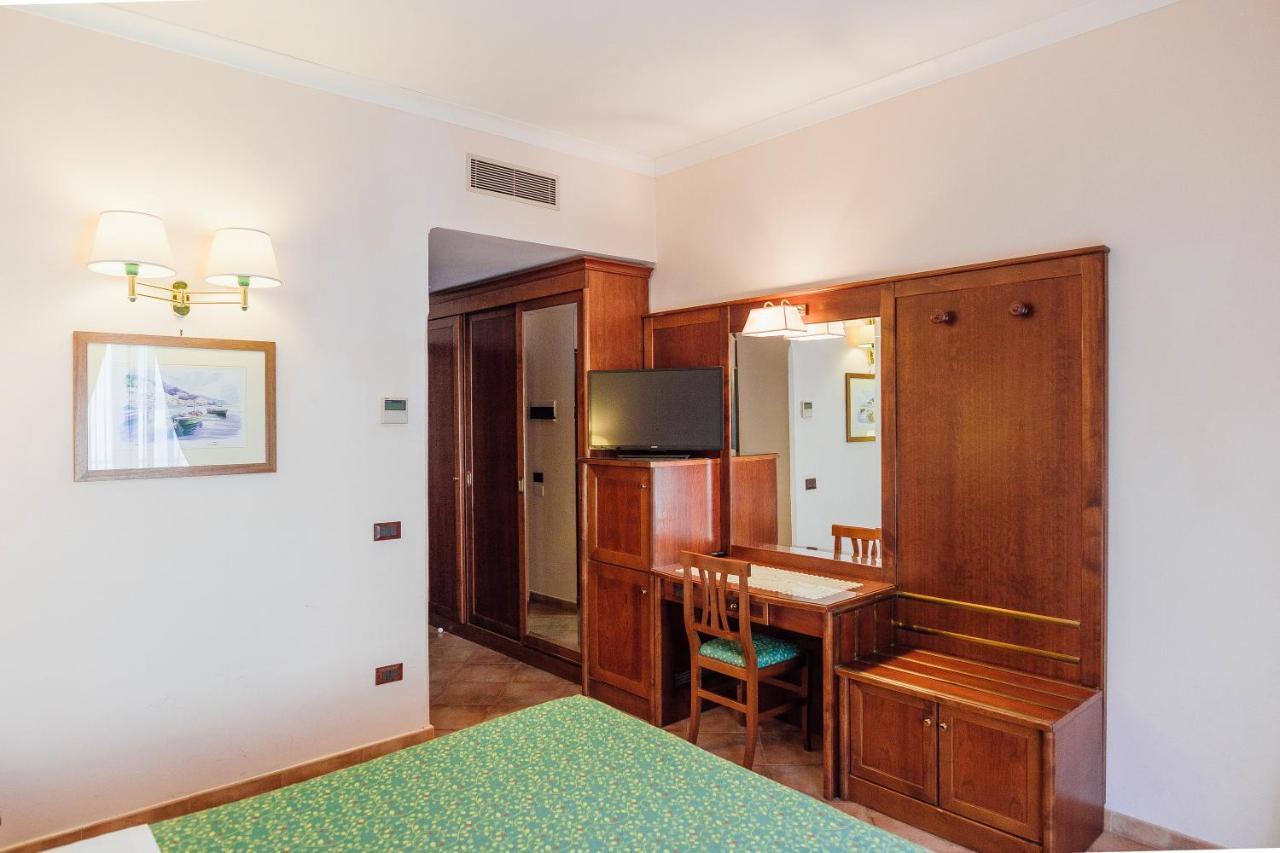 Hotel Montana SantʼAgata sui Due Golfi Extérieur photo